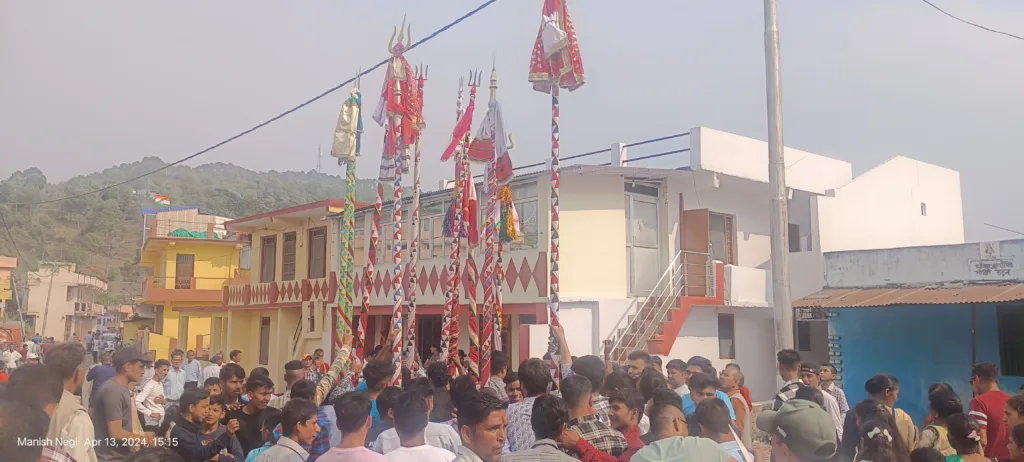 द्वाराहाट के ऐतिहासिक पाली पछाऊं मेले की धूम, शुरु हुआ प्रसिद्ध स्याल्दे बिखौती मेला।