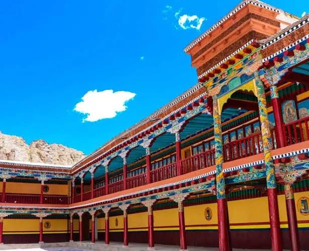 2025 में लेह लद्दाख कैसे घूमें? जानिए बेस्ट टाइम, जगहें और एडवेंचर टिप्स