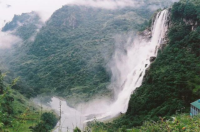 नूरानांग वॉटरफॉल Nuranang Falls
