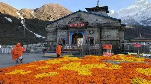 फूलो से सजा बाबा केदारनाथ धाम 