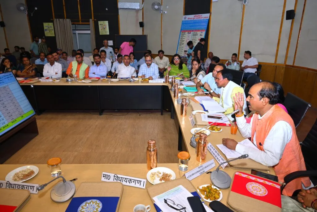 जिला योजना समिति की बैठक में वित्तीय वर्ष 2024-25 की योजनाओं को आवंटित की गई धनराशि, देखें पूरी सूची