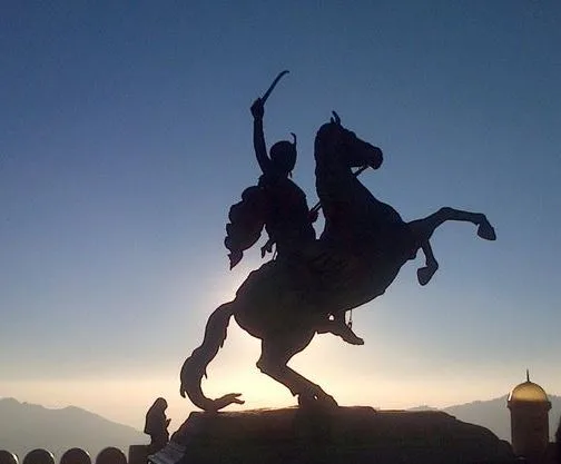 1857 विद्रोह में इनफील्ड राइफल में चर्बीयुक्त कारतूसों का उपयोग क्या इतना गंभीर मामला था कि सैनिकों (हिंदू और मुस्लिम) को अपना धर्म ख़तरे मे लगा? अगर ऐसा था तो उन्ही सैनिकों ने विद्रोह के समय इन्हीं राइफलों का प्रयोग क्यों किया?