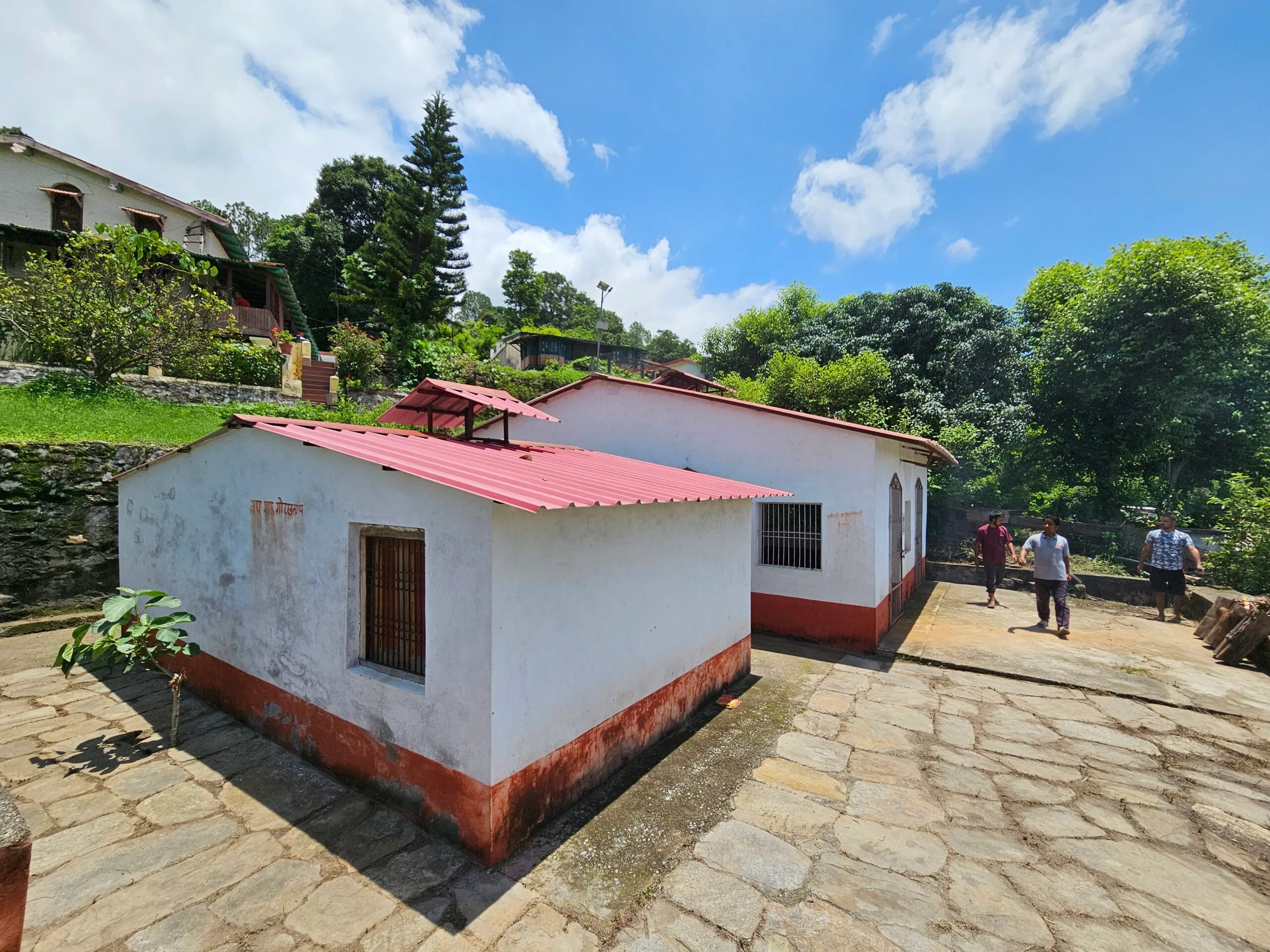 शुरू हुआ सावन का पवित्र महीना, युवक मंगल दल बमनपुरी ने की गुरु गोरखनाथ धूणी की साफ सफाई, देखे तस्वीरे। 1 जय गुरु गोरखनाथ