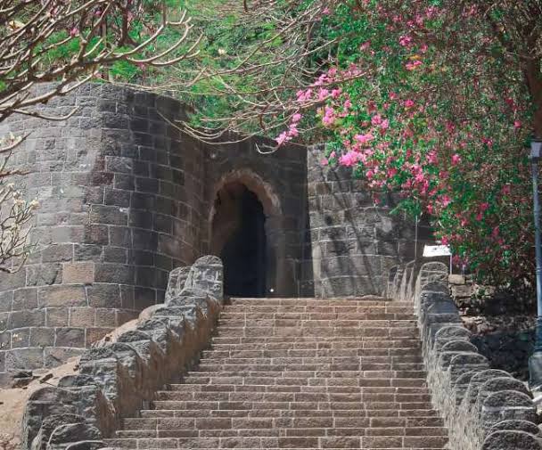 शिवनेरी किला Shivneri Fort