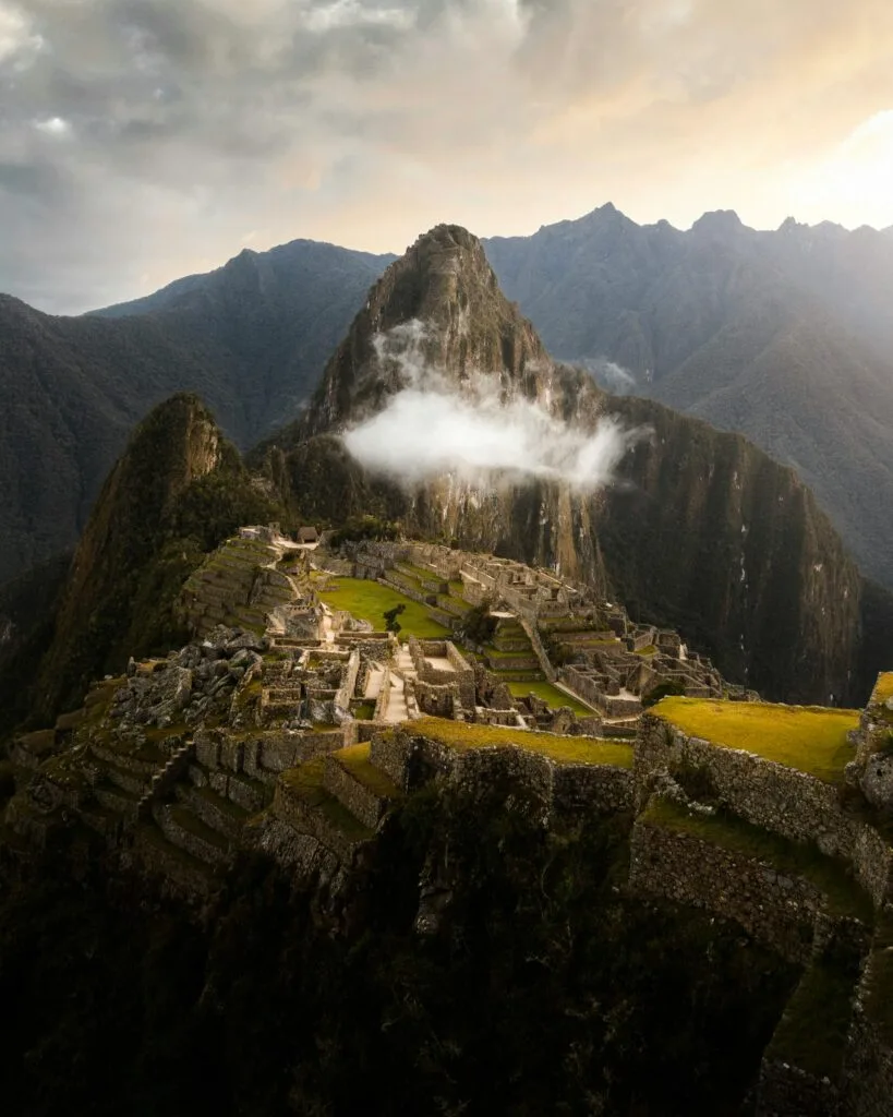 पेरू (Peru) में 11 लोगों के शवों पर मिले बेशकीमती गहने