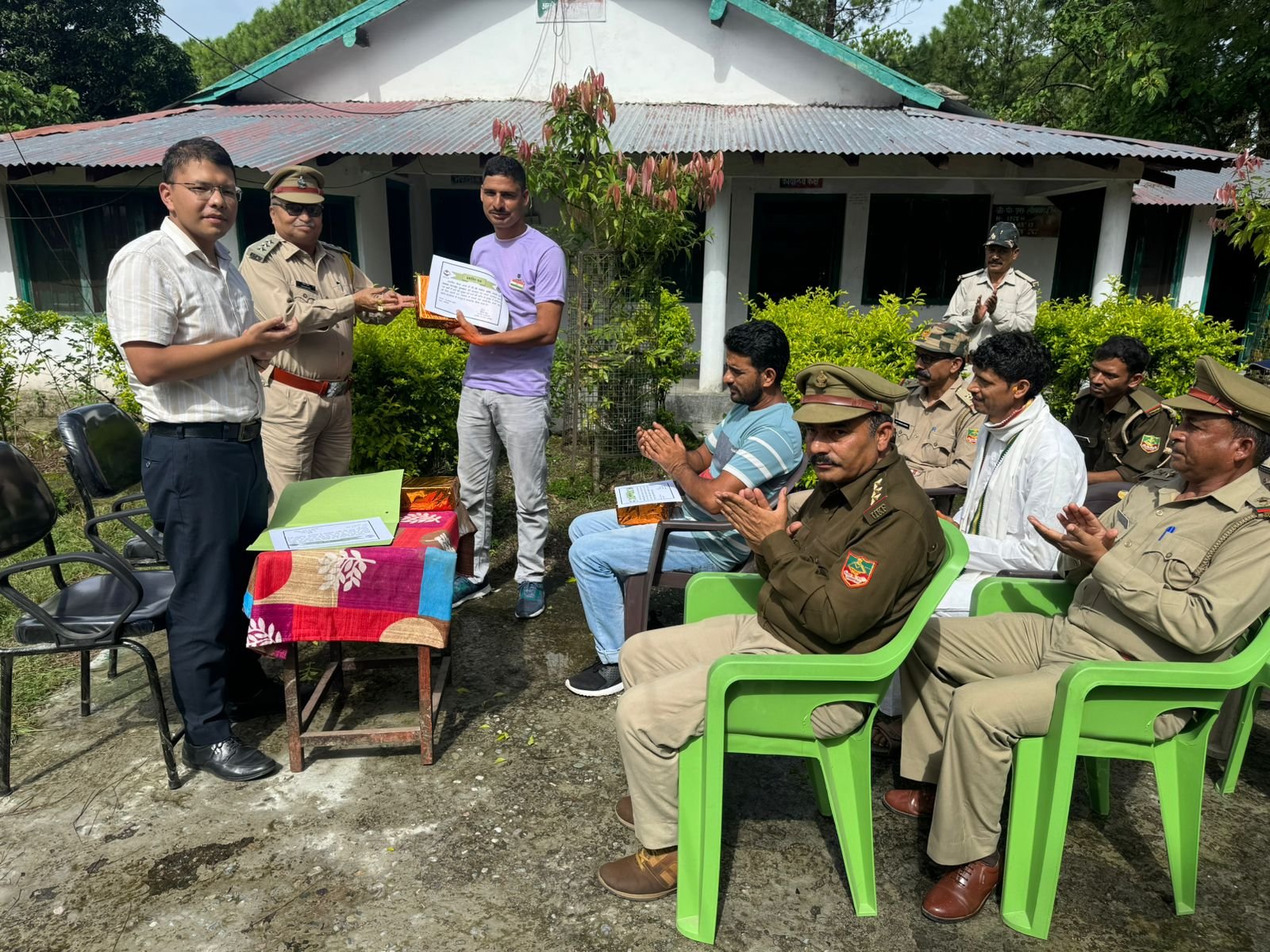 IMG 20240815 WA0077 द्वाराहाट चंथरिया रेंज के उप प्रभागीय वनाधिकारी अल्मोड़ा मयंक मेहता के नेतृत्व में किया गया ध्वजा रोहण।