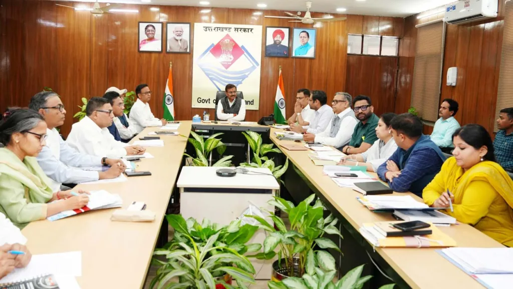 उत्तराखंड में मलिन बस्तियों के सुनियोजित पुनर्वास की तैयारी, मुख्य सचिव ने दिए चरणबद्ध कार्ययोजना के निर्देश