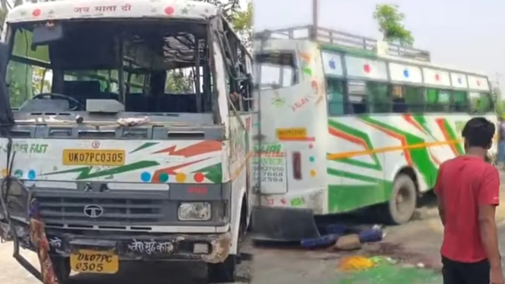 उत्तराखंड में एक और दर्दनाक हादसा, बस और लोडर ऑटो के बीच जोरदार टक्कर, बच्चे समेत दो की मौत, 14 घायल।
