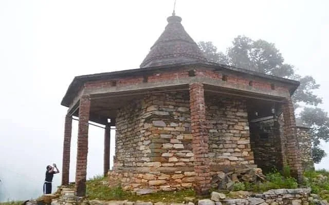 "उत्तराखंड का प्राचीन मंदिरों और सांस्कृतिक धरोहरों का शहर" - द्वाराहाट