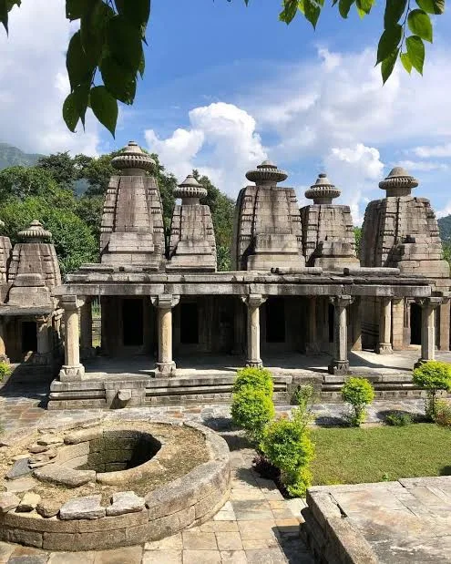 "उत्तराखंड का प्राचीन मंदिरों और सांस्कृतिक धरोहरों का शहर" - द्वाराहाट