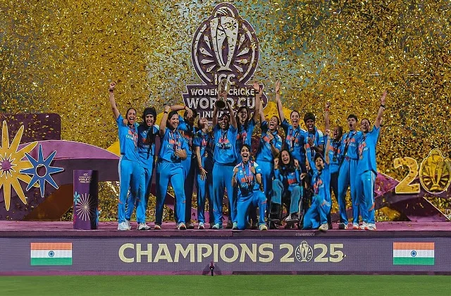 शेरनियों की दहाड़: महिला वनडे विश्वकप 2025 में भारत की ऐतिहासिक जीत शेरनियों की दहाड़: महिला वनडे विश्वकप 2025 में भारत की ऐतिहासिक जीत