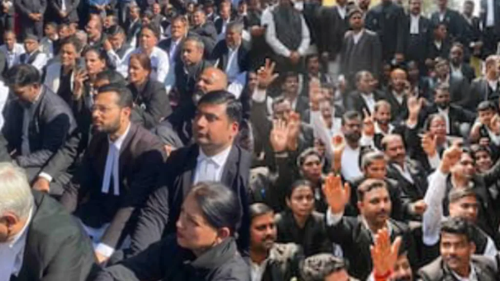 अधिवक्ताओं का अल्टीमेटम, अब नहीं चलेगा आश्वासन, देहरादून में बढ़ती जा रही है हड़ताल की गर्मी अधिवक्ताओं का अल्टीमेटम, अब नहीं चलेगा आश्वासन, देहरादून में बढ़ती जा रही है हड़ताल की गर्मी