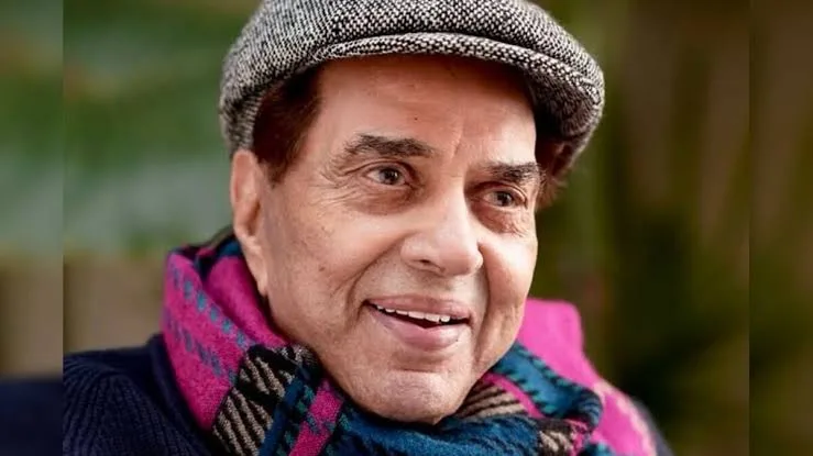 हिंदी सिनेमा के ही-मैन ने फिर दिखाई जिंदादिली: मौत को मात देकर घर लौटे धर्मेंद्र हिंदी सिनेमा के ही-मैन ने फिर दिखाई जिंदादिली: मौत को मात देकर घर लौटे धर्मेंद्र