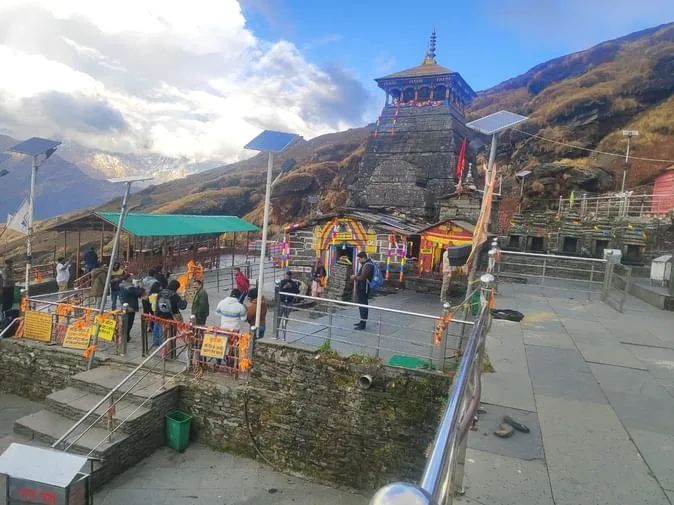 भक्तिरस में डूबा तृतीय केदार: शीतकाल के लिए बंद हुए तुंगनाथ धाम के कपाट, डेढ़ लाख श्रद्धालुओं ने पाए दिव्य दर्शन भक्तिरस में डूबा तृतीय केदार: शीतकाल के लिए बंद हुए तुंगनाथ धाम के कपाट, डेढ़ लाख श्रद्धालुओं ने पाए दिव्य दर्शन