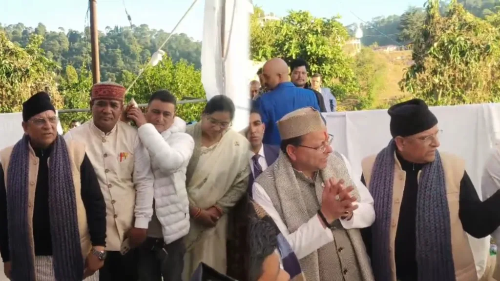 मुख्यमंत्री धामी पहुंचे द्वाराहाट, अजय भट्ट के भाई स्व. राम दत्त को दी भावपूर्ण श्रद्धांजलि मुख्यमंत्री धामी पहुंचे द्वाराहाट, अजय भट्ट के भाई स्व. राम दत्त को दी भावपूर्ण श्रद्धांजलि