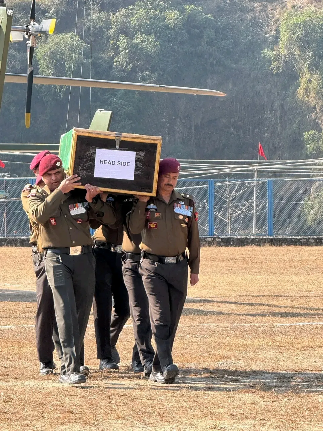 कपकोट का लाल अमर, गजेंद्र सिंह गढ़िया का अंतिम सफर, आंसू और नारों में डूबा कुमाऊं! 1 कपकोट का लाल अमर, गजेंद्र सिंह गढ़िया का अंतिम सफर, आंसू और नारों में डूबा कुमाऊं!