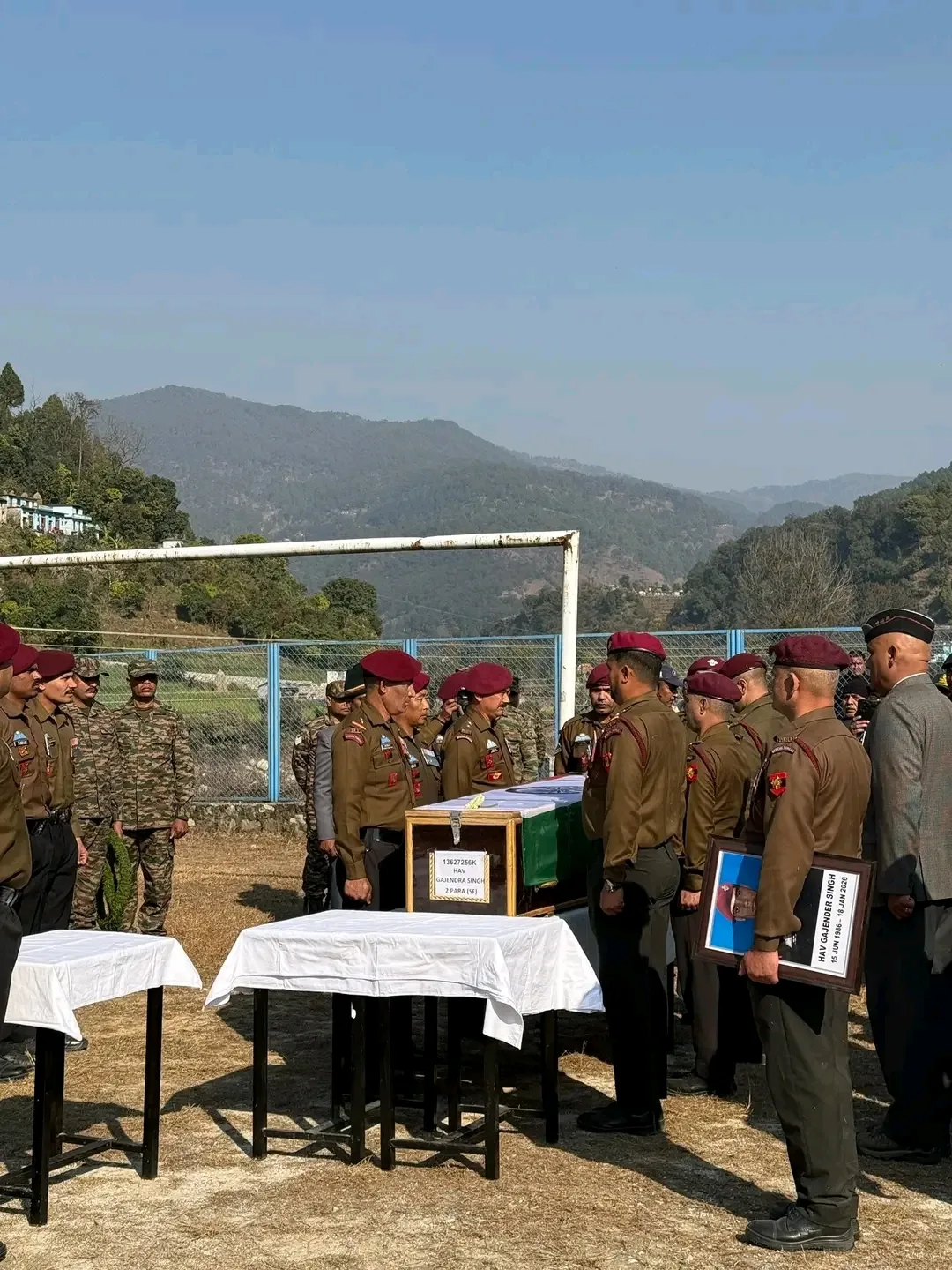 कपकोट का लाल अमर, गजेंद्र सिंह गढ़िया का अंतिम सफर, आंसू और नारों में डूबा कुमाऊं! 2 कपकोट का लाल अमर, गजेंद्र सिंह गढ़िया का अंतिम सफर, आंसू और नारों में डूबा कुमाऊं!