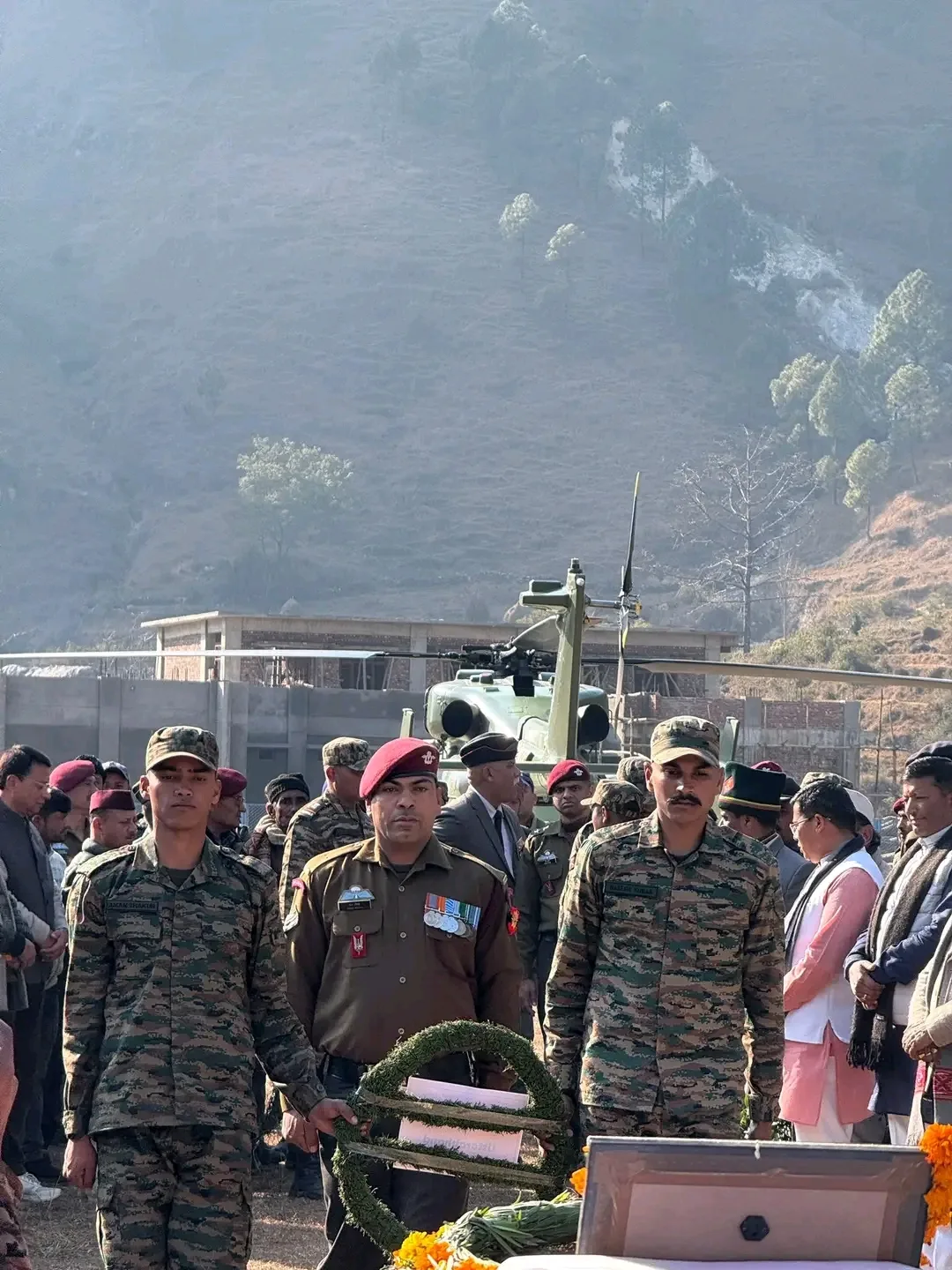 कपकोट का लाल अमर, गजेंद्र सिंह गढ़िया का अंतिम सफर, आंसू और नारों में डूबा कुमाऊं! 3 कपकोट का लाल अमर, गजेंद्र सिंह गढ़िया का अंतिम सफर, आंसू और नारों में डूबा कुमाऊं!