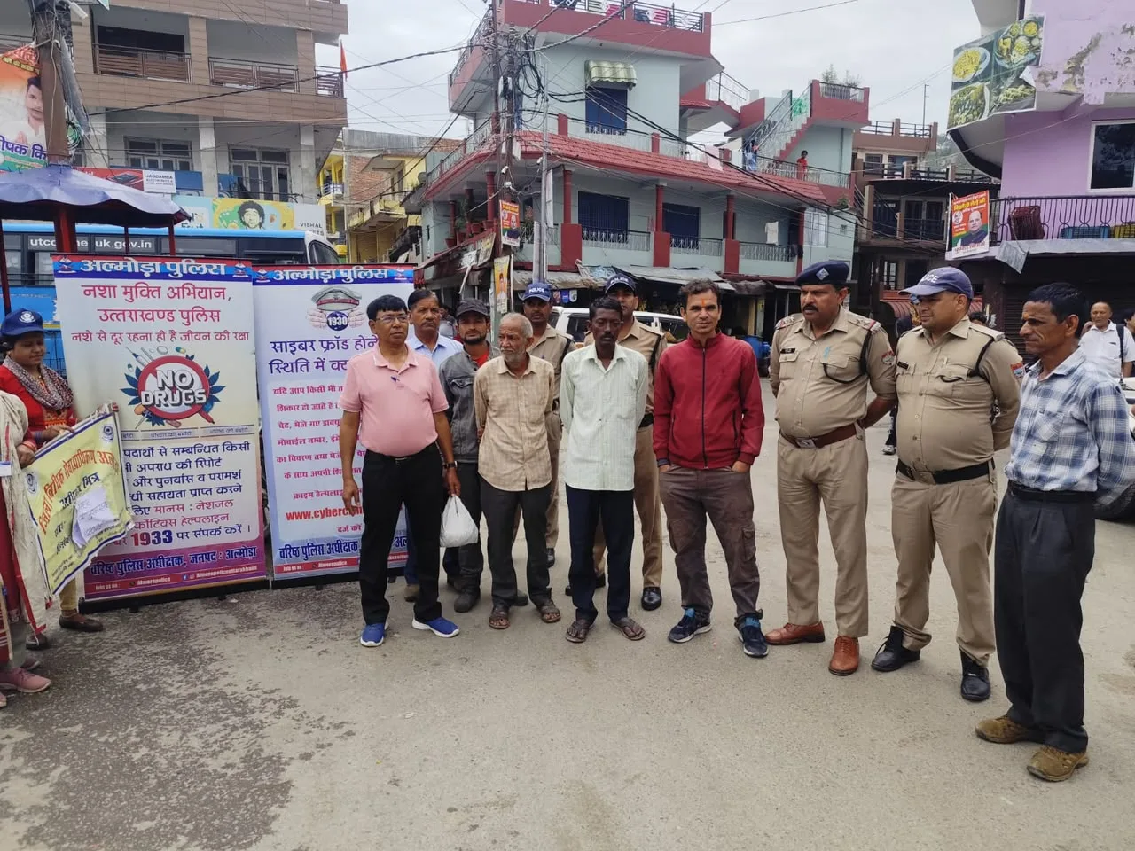 द्वाराहाट पुलिस का बड़ा जागरूकता अभियान, सड़क से साइबर सुरक्षा तक दिया अहम संदेश