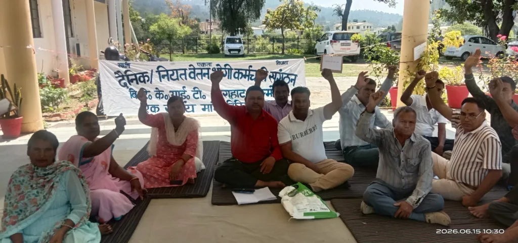 विनियमितिकरण की मांग को लेकर नौवें दिन भी डटे कर्मचारी, आंदोलन को मिला जनसमर्थन